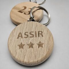 Круглый деревянный брелок для ключей гостиницы ASSIR, звёзды класса, номер и лого