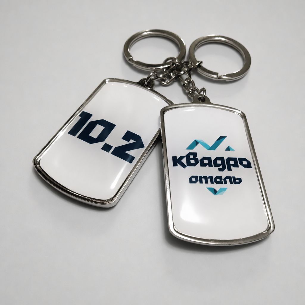 Металлический брелок с заливкой для ключей отеля «Квадро»
