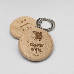 Круглый брелок для ключей отеля Griffon Hotel, гравировка грифона